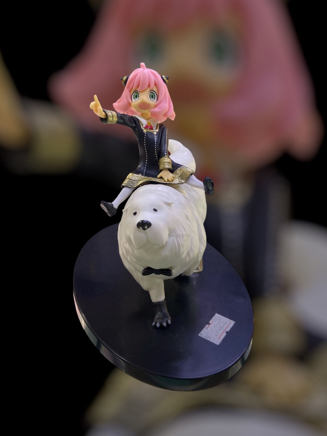 Figura De Anya Con Bond