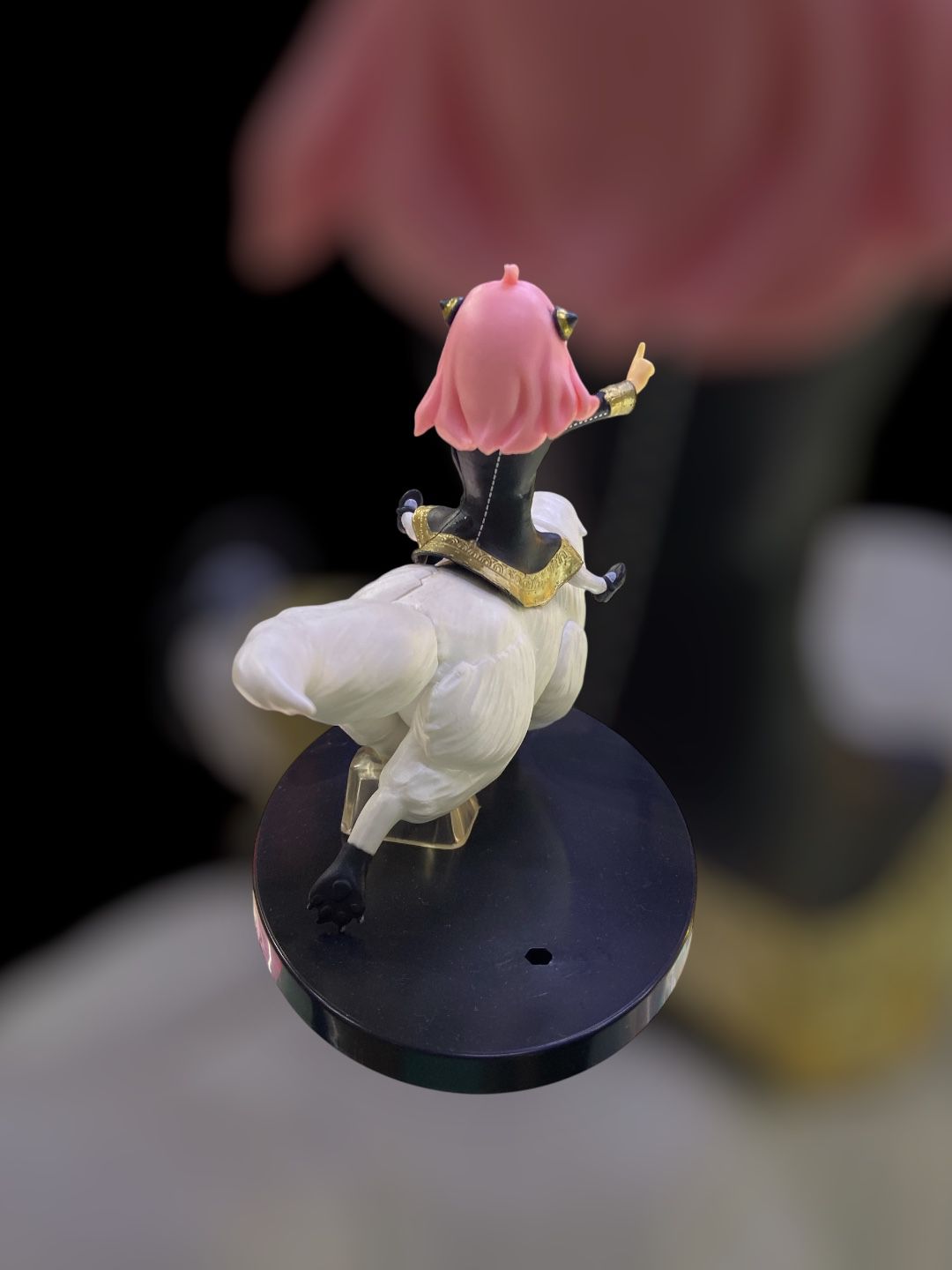 Figura De Anya Con Bond