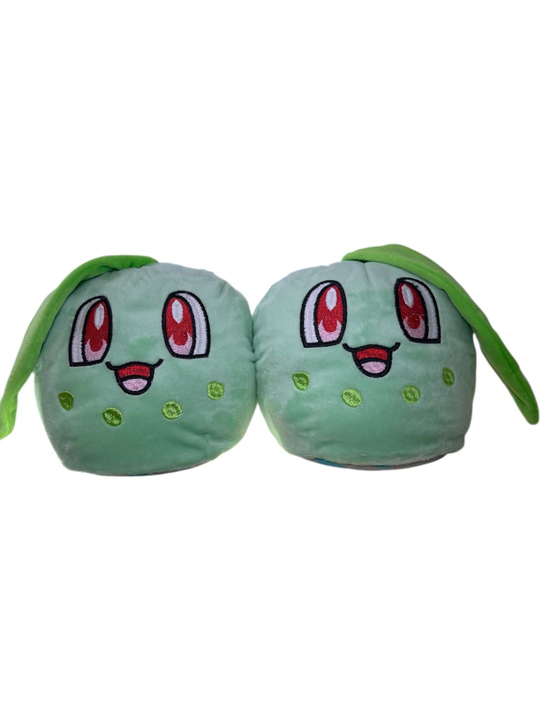 Babuchas De Peluche Chikorita Pokermon